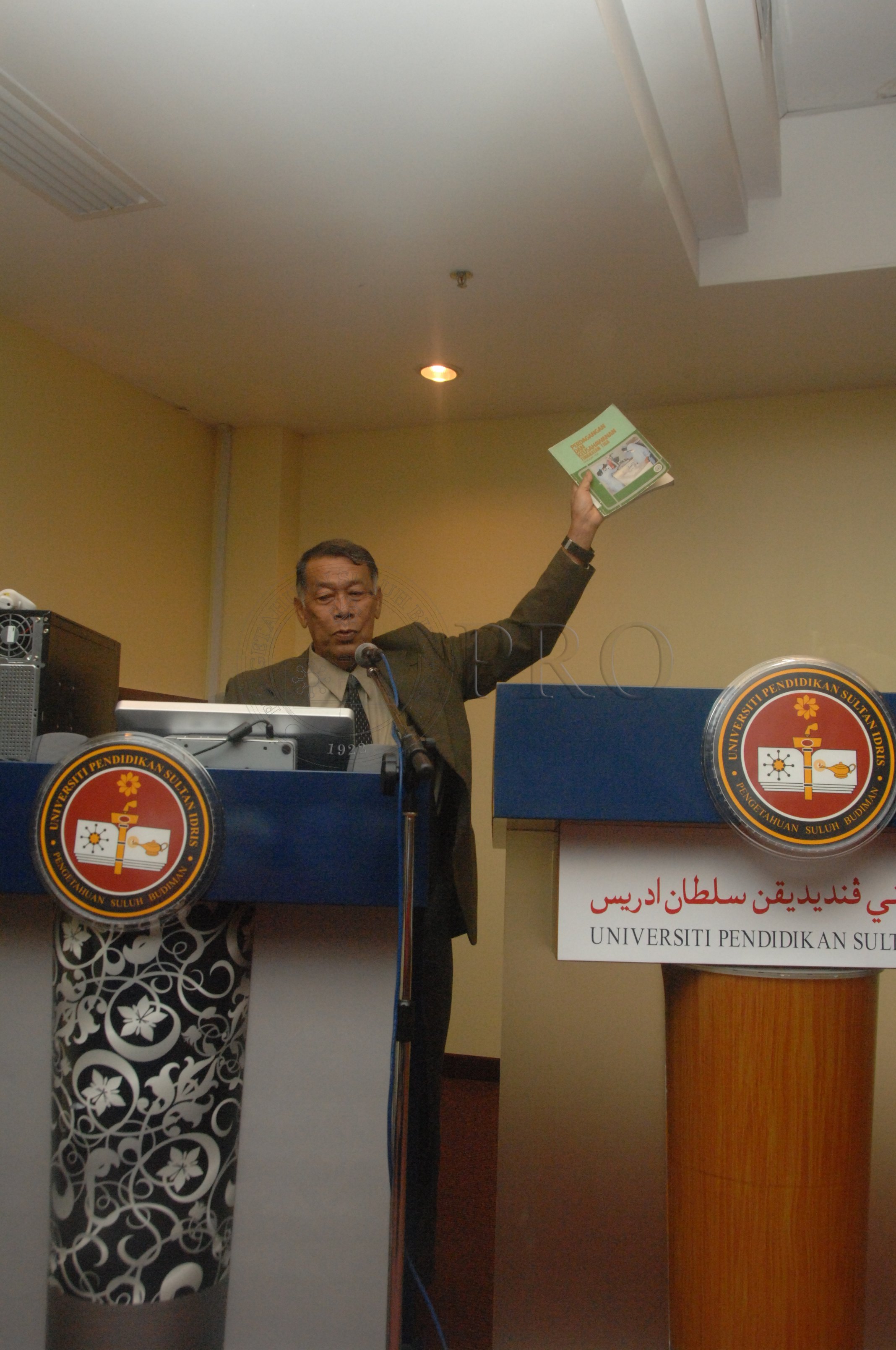 PRO 14 34 WACANA FBA 0111